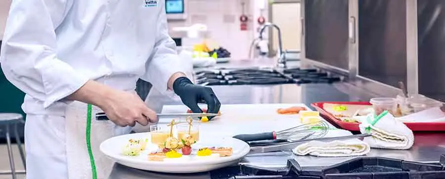 بازار کار شغل فست فود در کانادا
